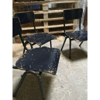 Vintage blauwe schoolstoeltjes